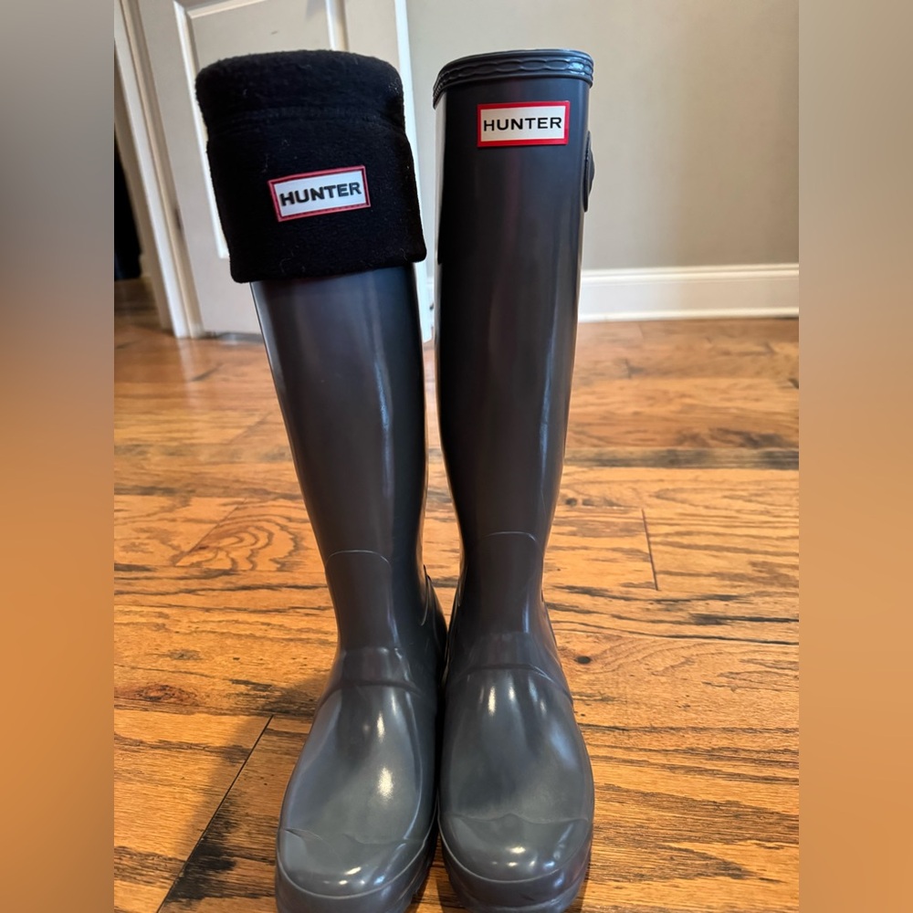 Hunter rain boots size 8 with fleece boot socks
